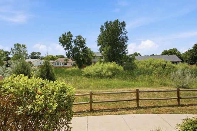 Building Photo - 3 Bedroom Townhome in Fort Collins