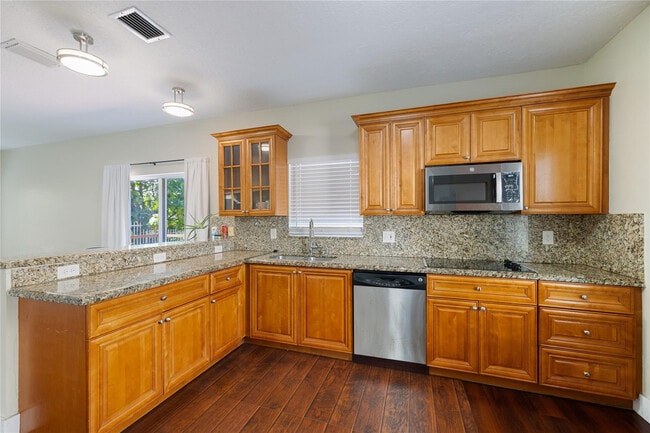 Building Photo - 1512 SW 106th Ave