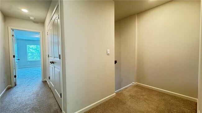 Building Photo - 285 Vista Ln