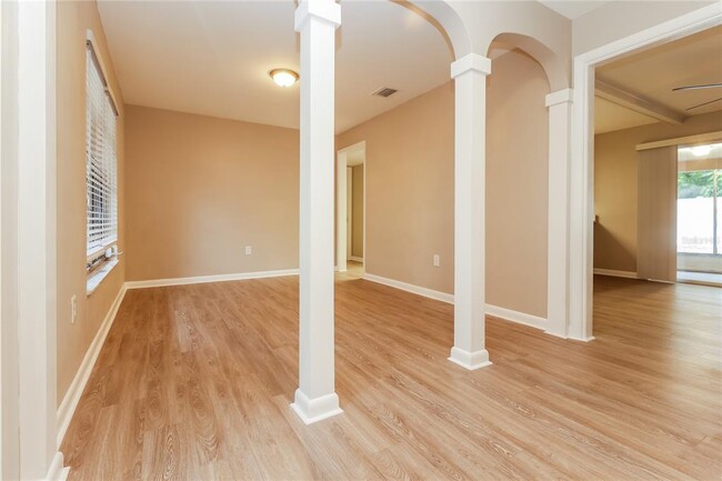 Building Photo - 1352 Ranchwood Dr