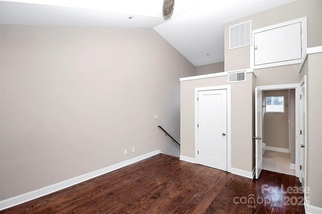 Building Photo - 2040 Atherton Heights Ln