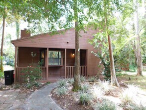 Building Photo - Great 3/2 in Ironwood Golf Course Village!