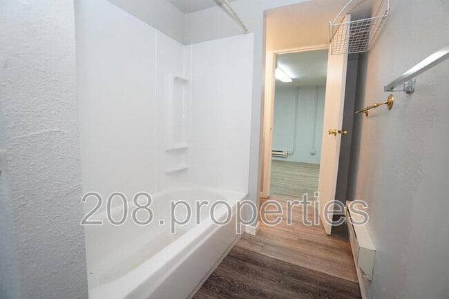 Building Photo - 1229 S Lincoln Ave
