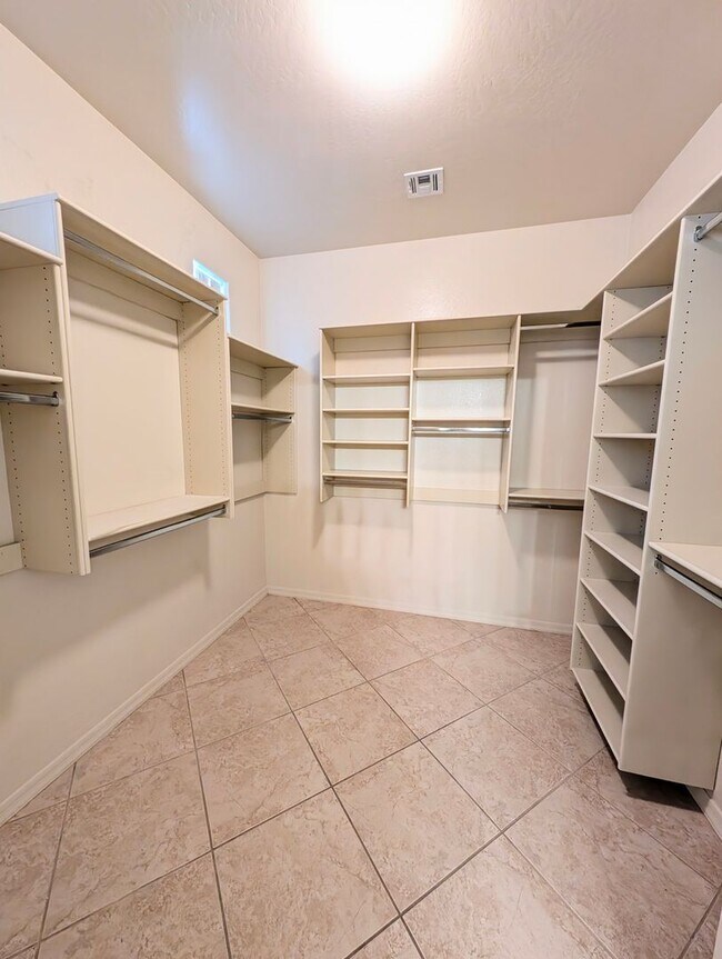 Building Photo - AVAILABLE NOW IN GREAT CHANDLER LOCATION!!!