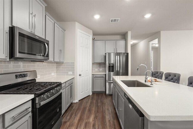 Building Photo - 2302 Sweet Bay Dr