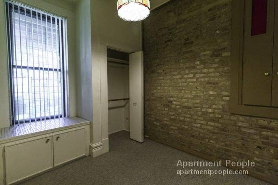 Building Photo - 625 W Belmont Ave