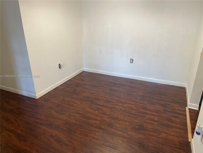 Building Photo - 819 NE 199th St