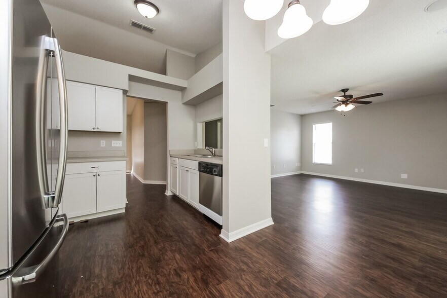 Building Photo - 12110 Woodglen Cir