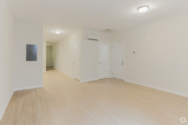 Interior Photo - Howard Row