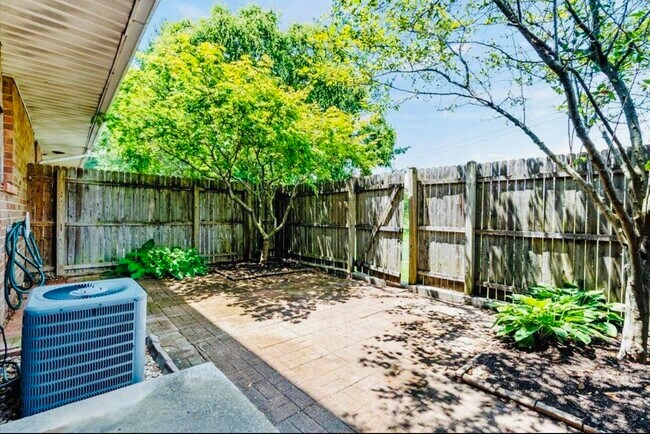 Building Photo - 3500 Warwick Dr