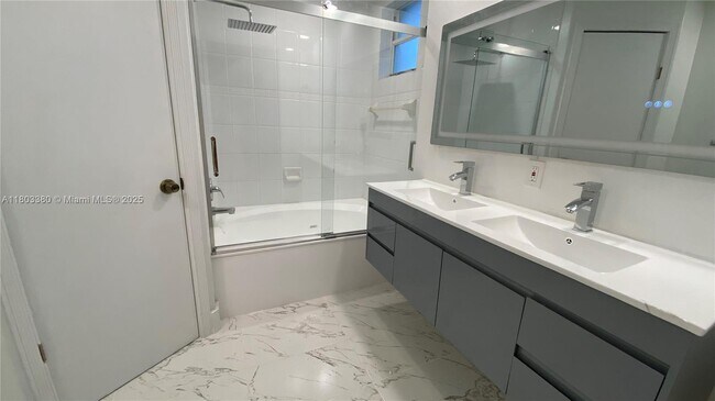Building Photo - 4882 NW 108th Psge