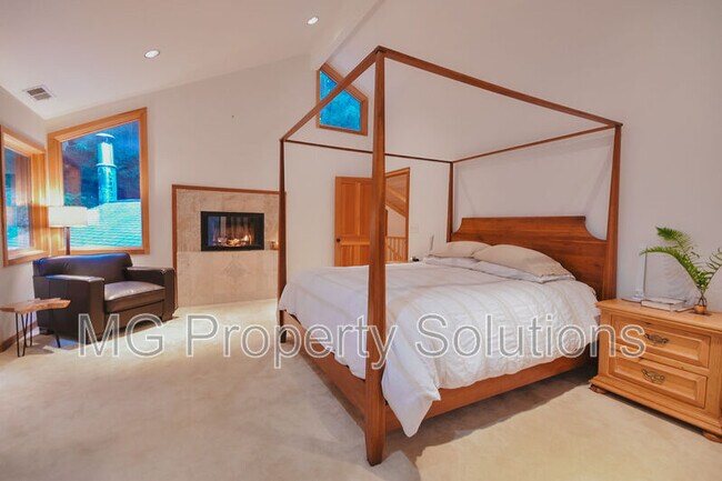 Building Photo - 7079 Lucas Valley Rd