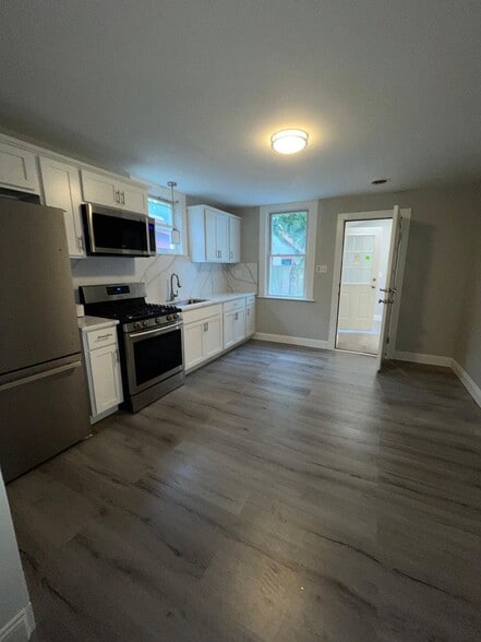 Building Photo - 46 Craig St