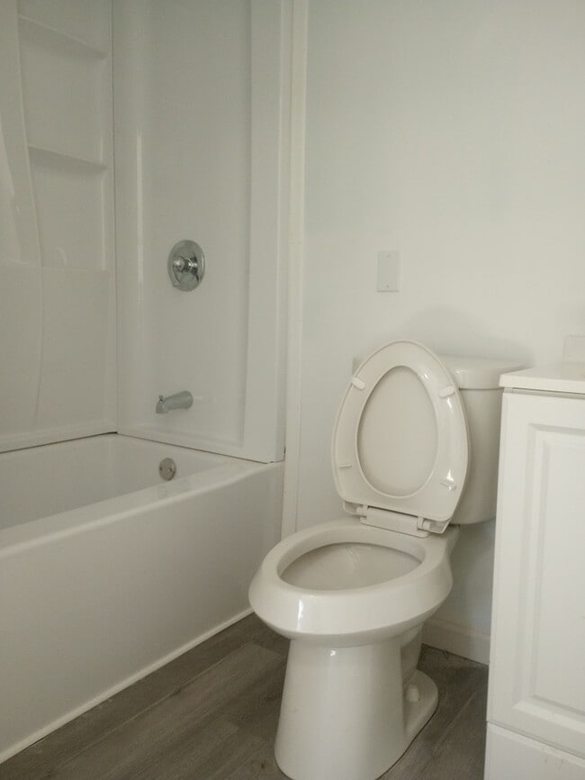 Building Photo - 2 Bedroom 2 Bathroom