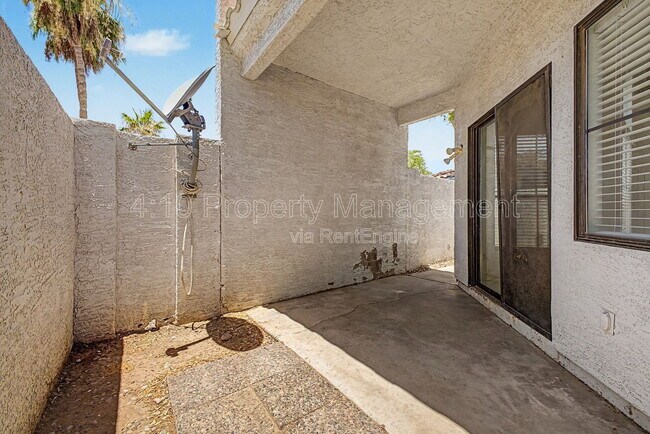 Building Photo - 280 S Elizabeth Way