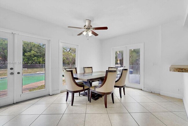 Building Photo - 2417 Pierce St