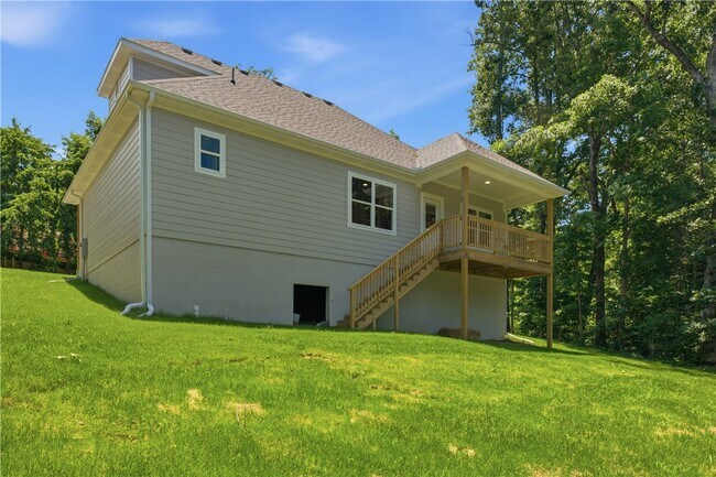 Building Photo - 13 Salisbury Dr