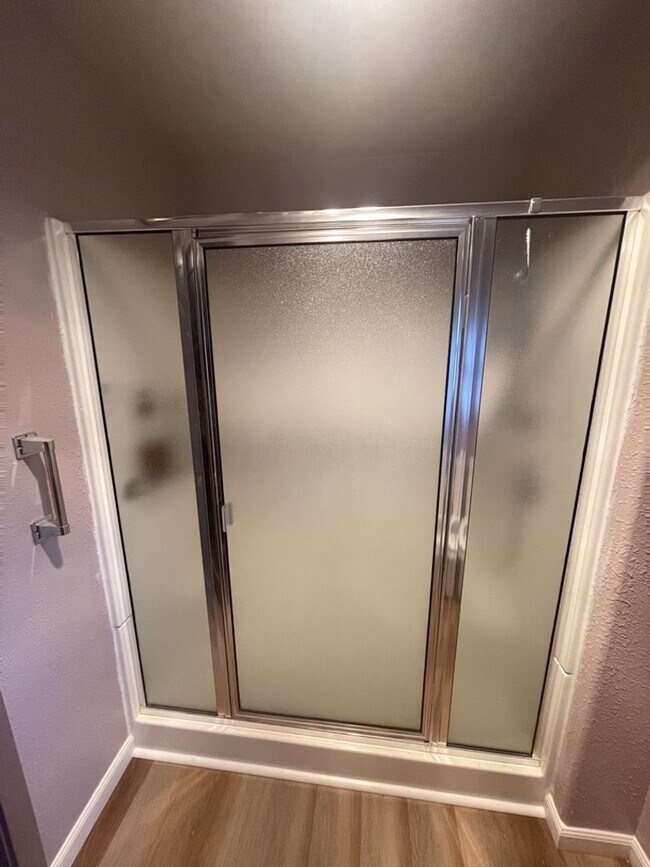 Building Photo - Updated 8 Bedroom Home for Rent!