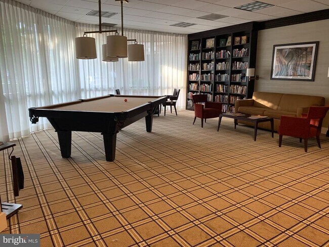 Building Photo - 901 N Monroe St