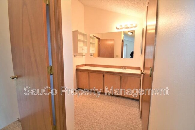 Building Photo - 9964 SW Trapper Terrace