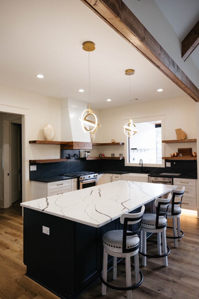 Building Photo - 1031 Pinehurst Dr