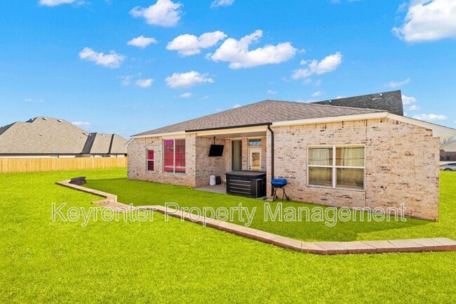 Building Photo - 2805 Crystal Creek Dr