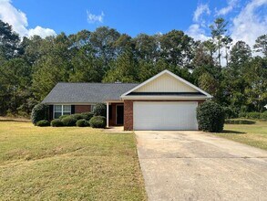 Building Photo - Renovated 3BR 2BA Home w/ 2-Car Garage • Open-View Kitchen • Garden Tub in Griffin