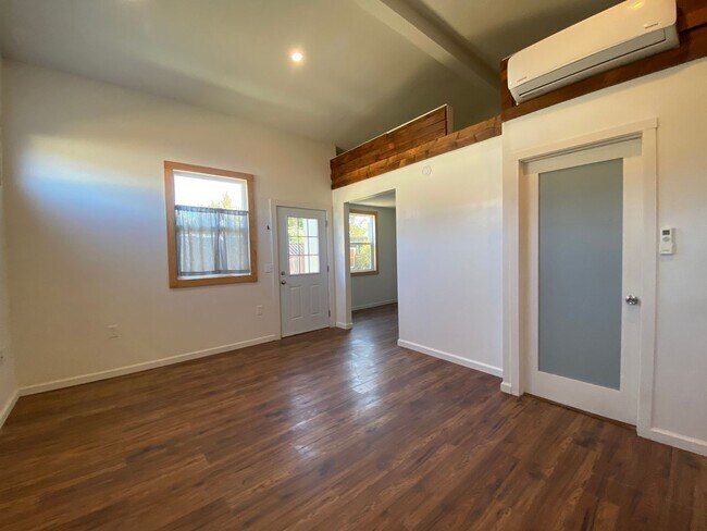Building Photo - 624 40th St