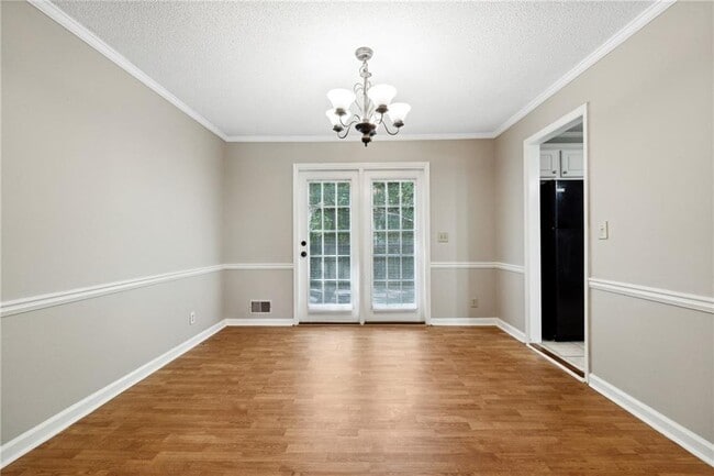 Building Photo - 2684 Forest Way NE