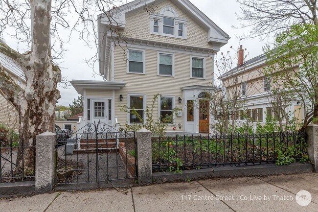 Building Photo - Convenient Location, In-Unit Washer and Dryer, Central Heat/AC, Eat-in Kitchen, Parking for Rent