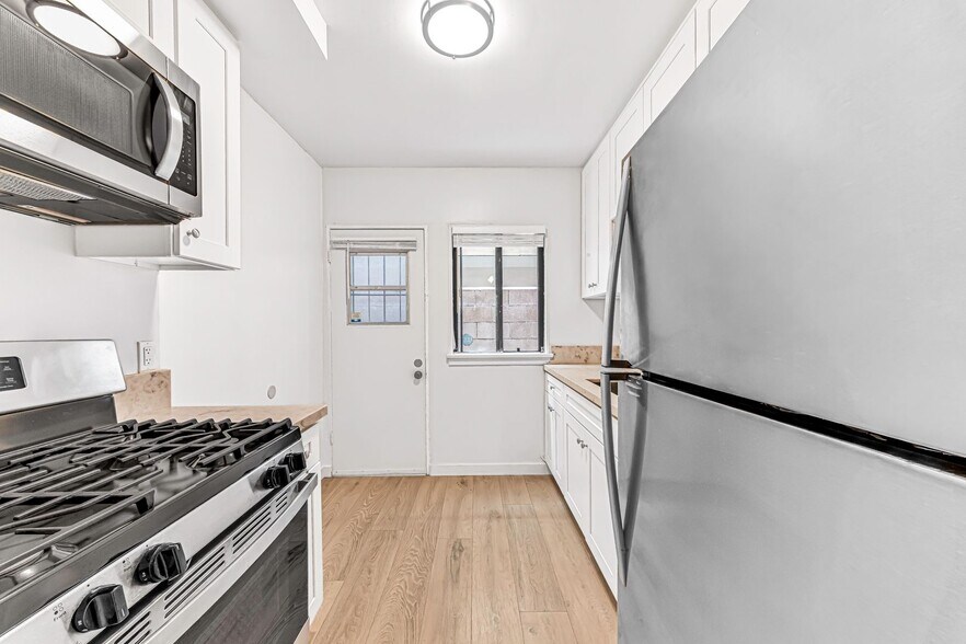 Building Photo - 636 Linden Ave