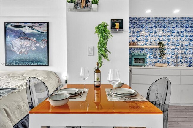 Building Photo - 1100 West Ave