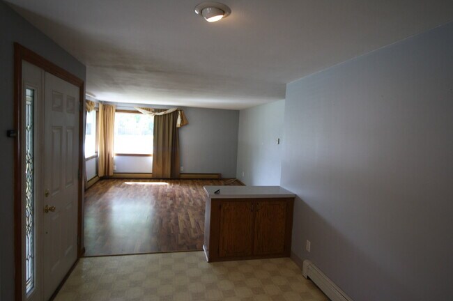 Building Photo - 3 Bedroom Ranch in Appleton