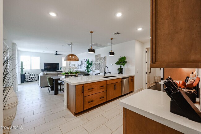Building Photo - 11300 N Casa Dega Dr