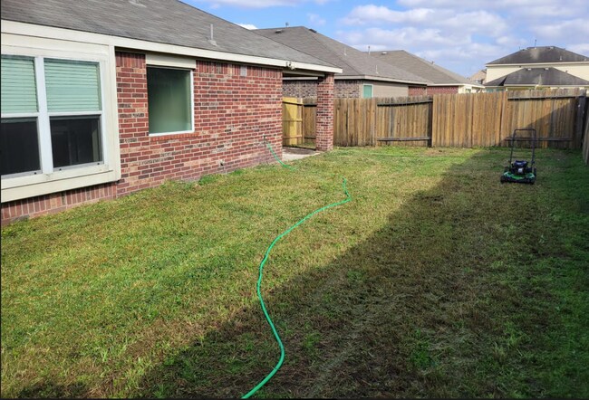 Building Photo - 2119 Mateo Park Dr