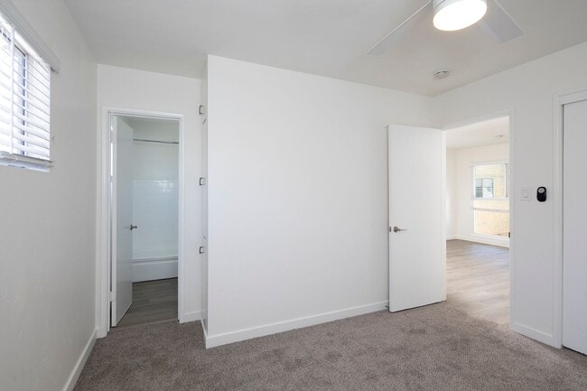Building Photo - Remodeled North Park 1 BR with Stainless Steel Appliances and Washer/Dryer in Unit!