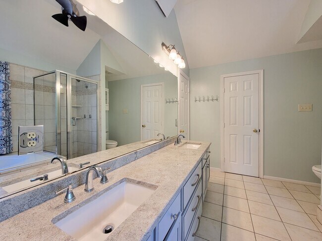 Building Photo - Welcome home to this beautiful 2 story on a cul de sac lot! Fresh paint and Stainless steel appli...