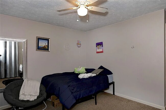 Building Photo - 449 N Donahue Dr
