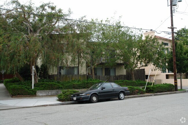 Building Photo - 603 Woodside Way
