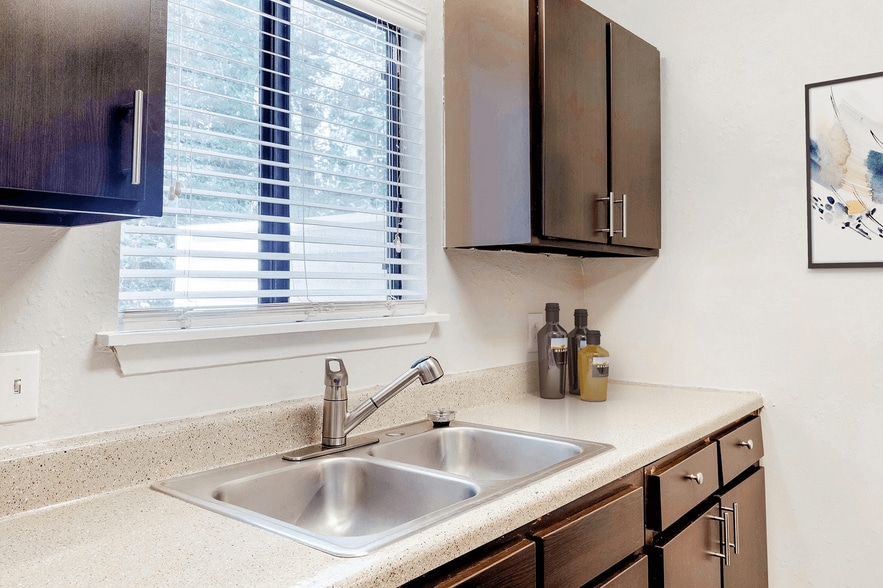 Primary Photo - Regency Park Apartment Homes