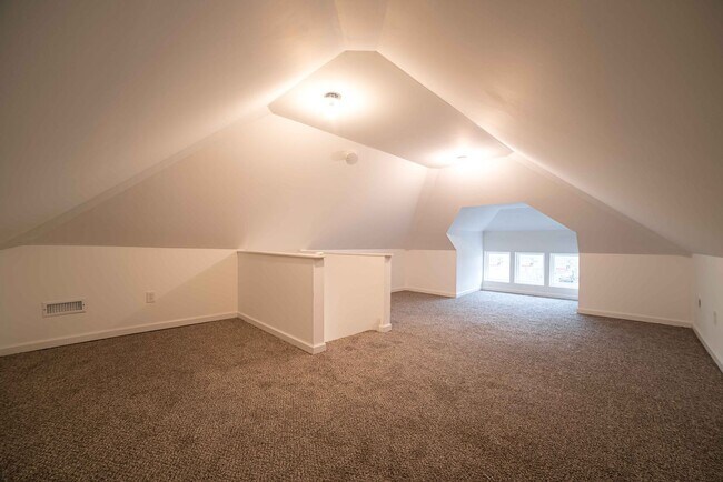 Building Photo - $1450 - Beautiful 3 bedroom home