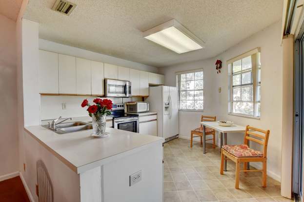 Building Photo - 6553 Via Regina