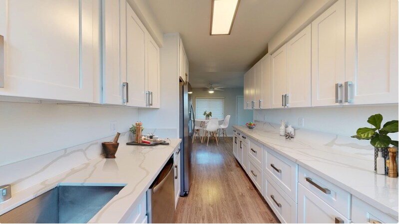 Primary Photo - 5008 Hazeltine Ave