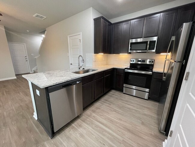 Building Photo - Duplex Available in Samuels Court, New Bra...