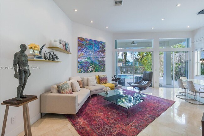 Building Photo - 1651 NE 196th St