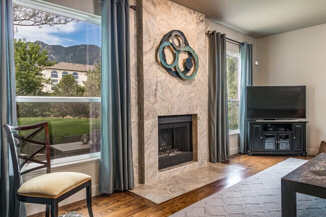 Building Photo - Updated Broadmoor Glens!
