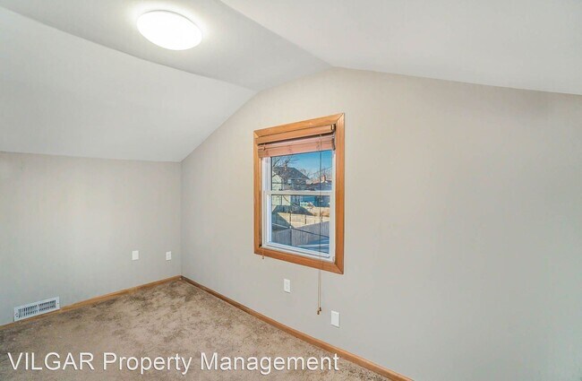 Building Photo - 3 br, 1.5 bath House - 4218 Euclid