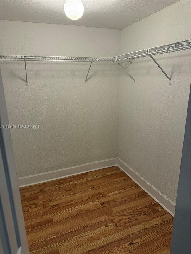 Building Photo - 1142 99th St