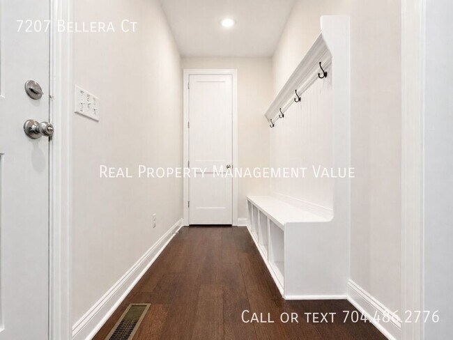 Building Photo - 7207 Bellera Ct
