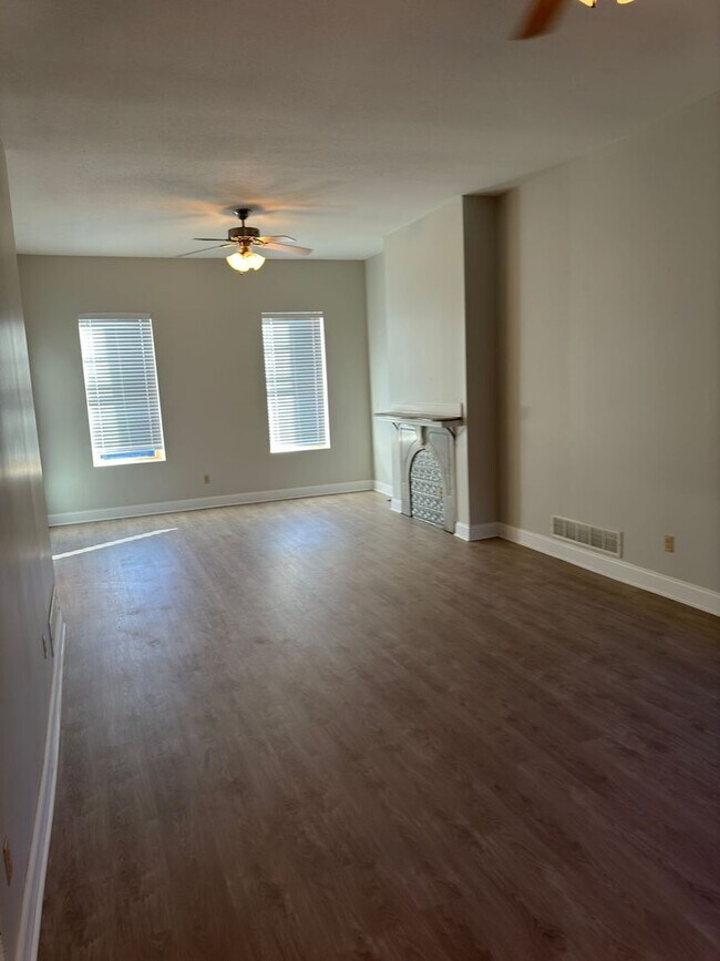 Building Photo - 1419 Sedgwick St